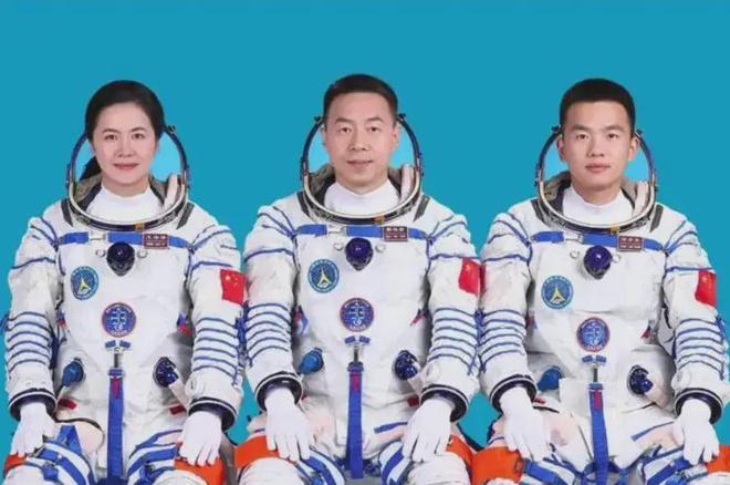 中國(guó)隱藏實(shí)力？美媒：神十九乘組首次出艙9小時(shí)6分領(lǐng)先NASA(圖18)