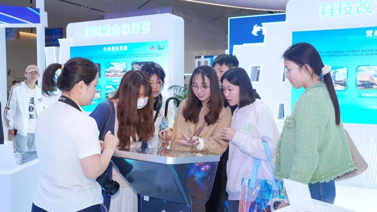 長春新區(qū)攜148戶高精尖企業(yè)列陣光博會(huì)(圖2)