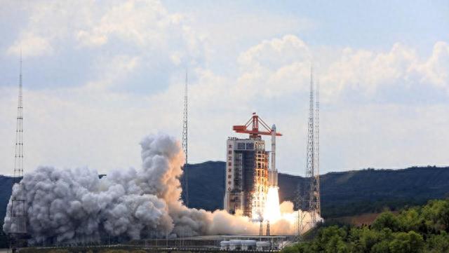 【前瞻分析】2025年中國商業(yè)遙感衛(wèi)星商業(yè)模式及行業(yè)政府場景分析(圖1)